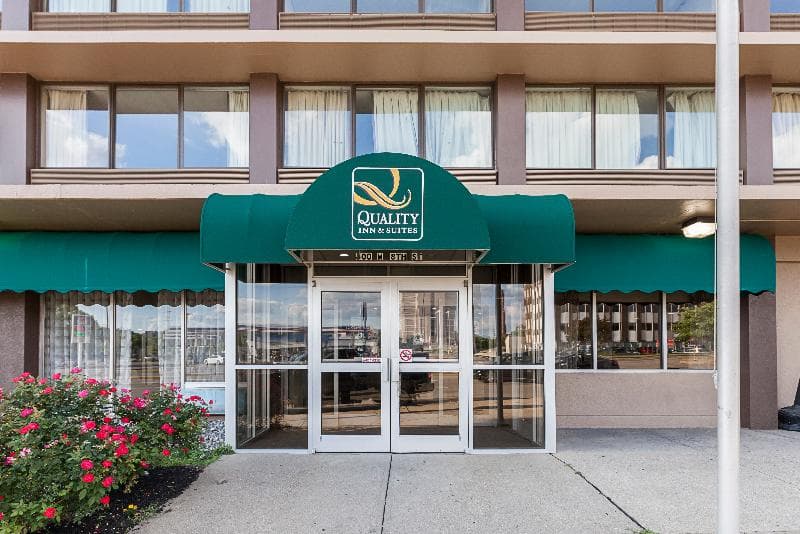 Quality Inn & Suites 5