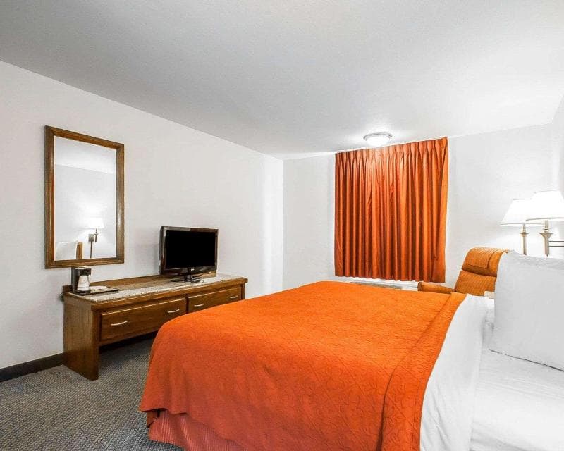 Quality Inn & Suites North photo 1