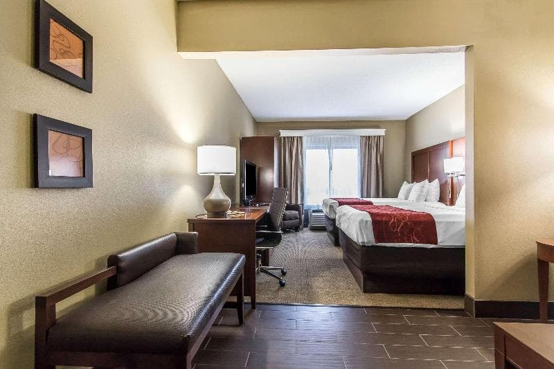 Comfort Suites Effingham 3