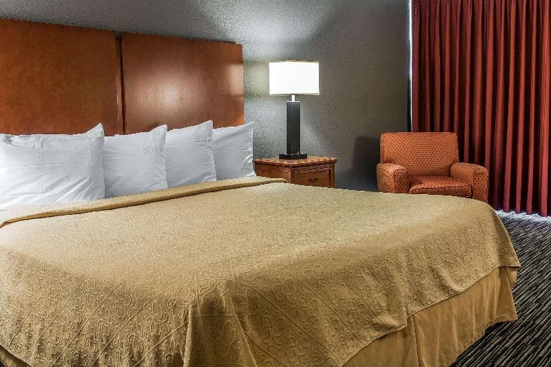 Quality Inn & Suites Banquet Center 2