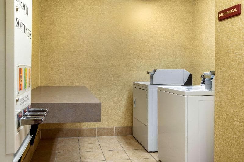 Sleep Inn & Suites Airport 4