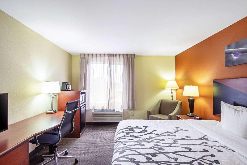 Sleep Inn & Suites 4