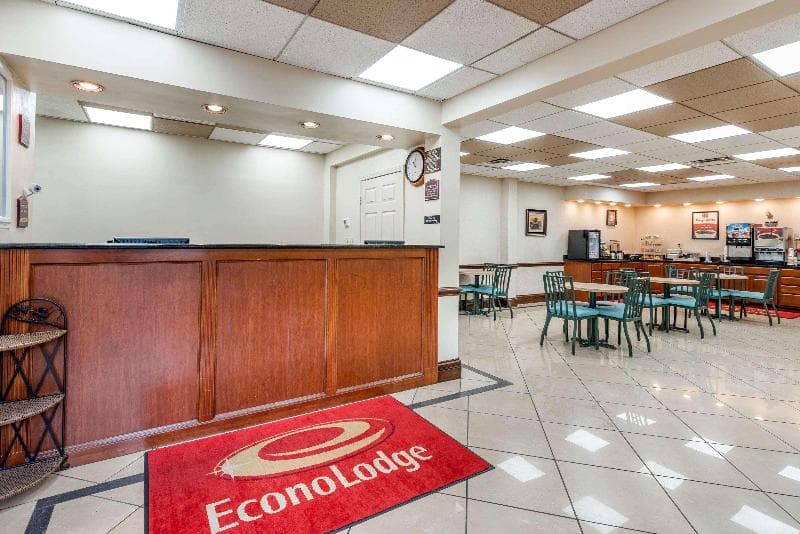 Econo Lodge Downtown 3