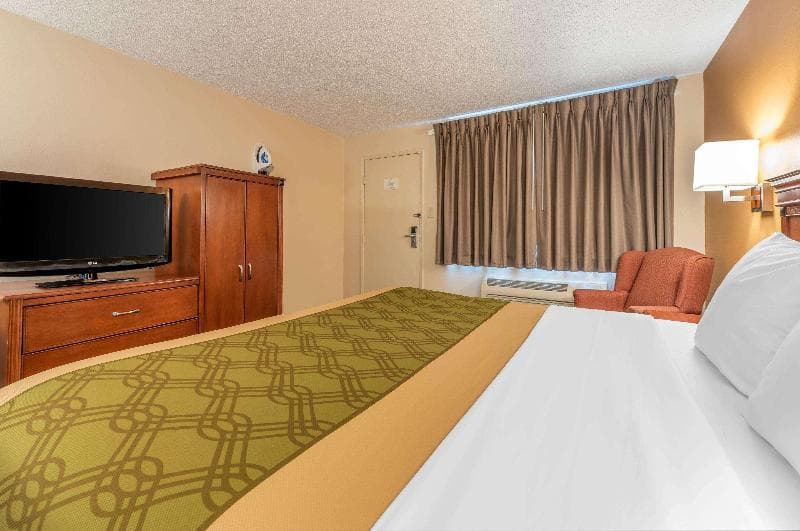 Econo Lodge Downtown 5