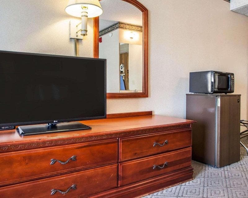 Rodeway Inn & Suites Milwaukee Airport 3