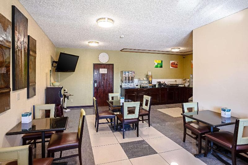 Econo Lodge Galesburg 4
