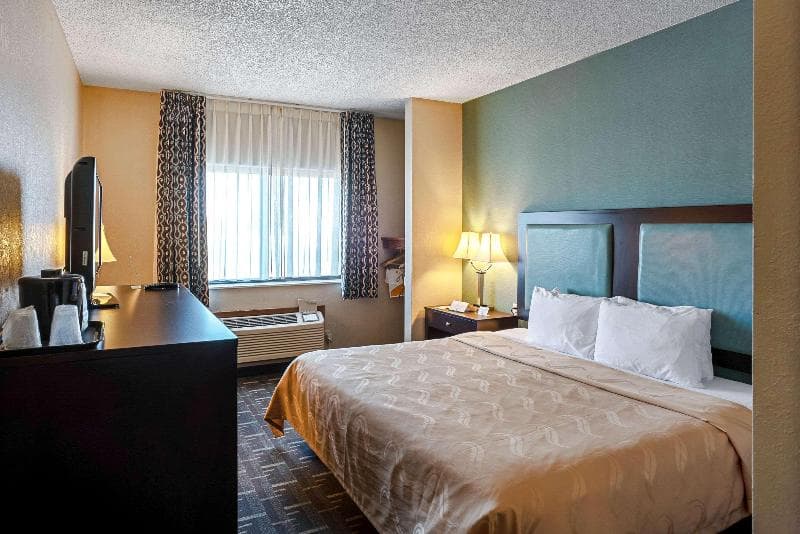 Econo Lodge Galesburg 5