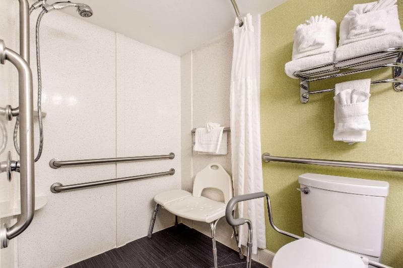 Coastal Hotel & Suites Virginia Beach - Oceanfront 5