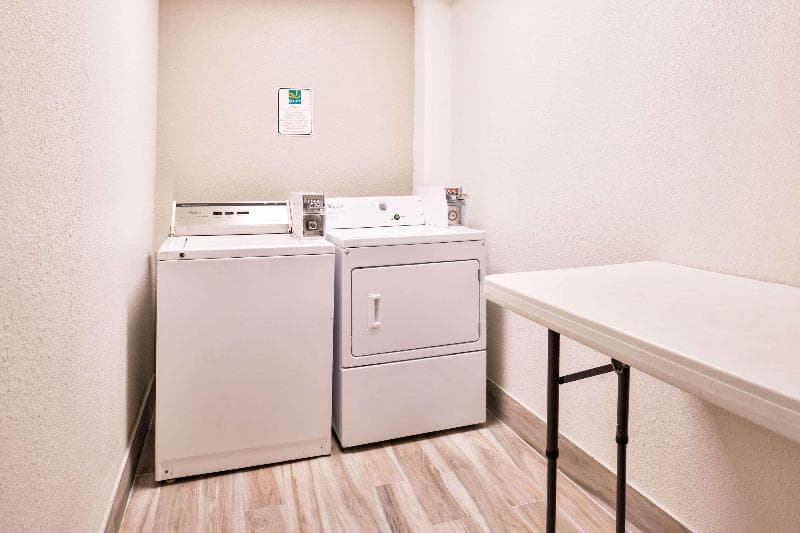 Quality Inn & Suites 4