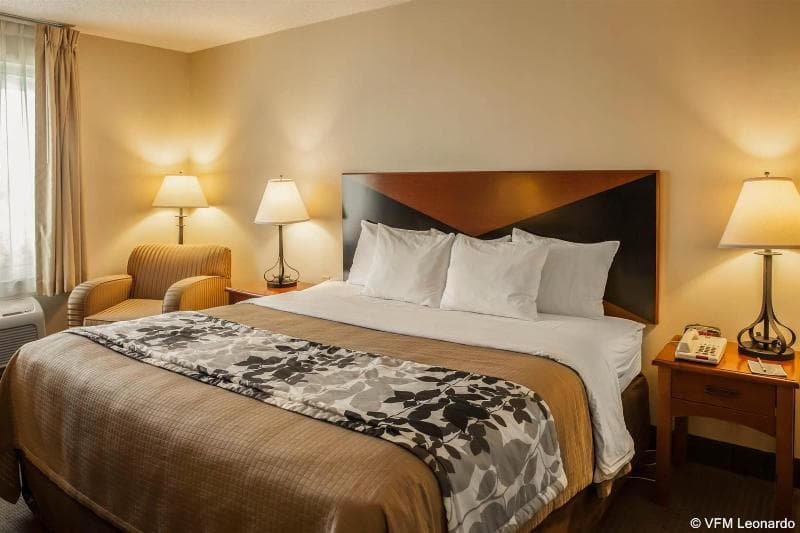 Sleep Inn & Suites 4