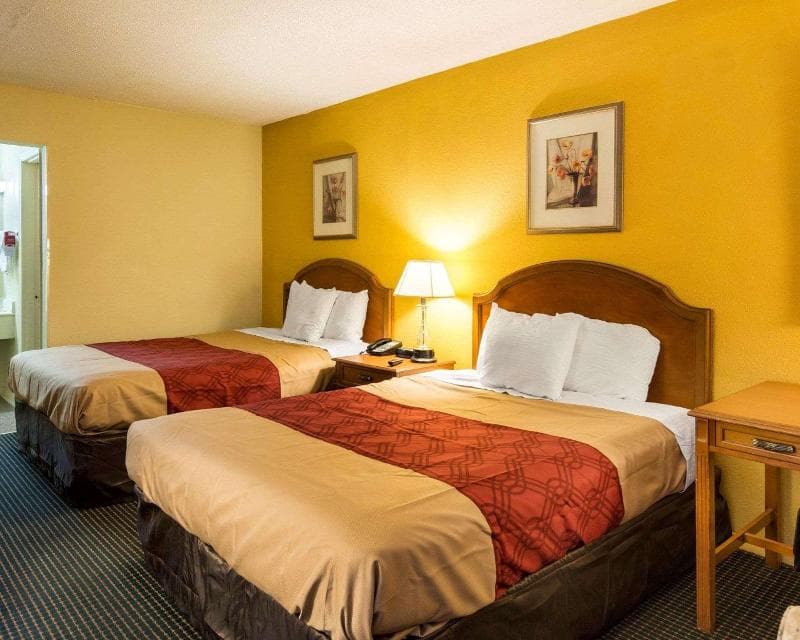 Econo Lodge 4