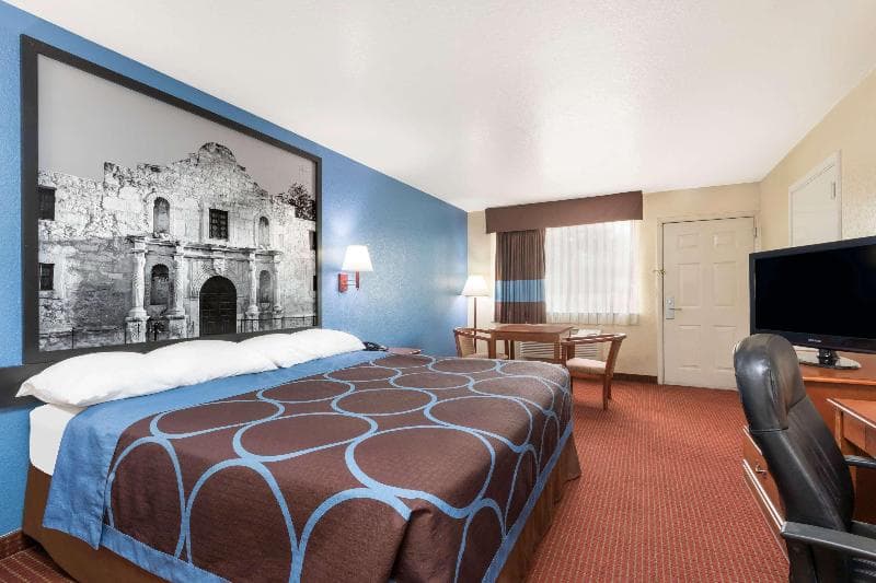 Super 8 by Wyndham San Antonio at I-10 3