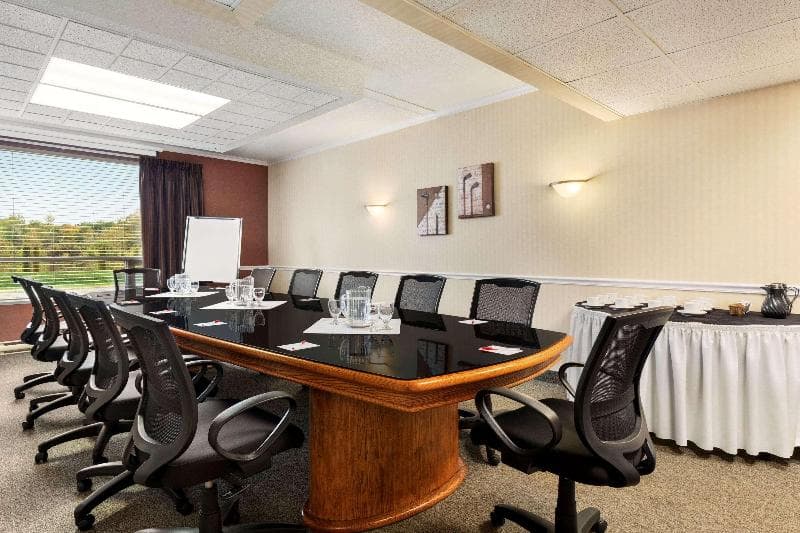 Ramada by Wyndham Fredericton 4