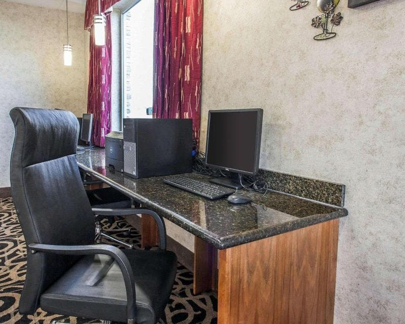 Comfort Suites photo 1