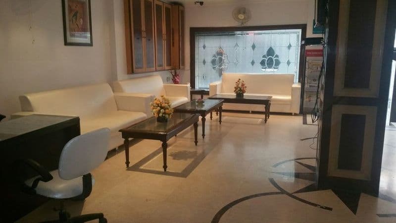 Hotel Paras International 4