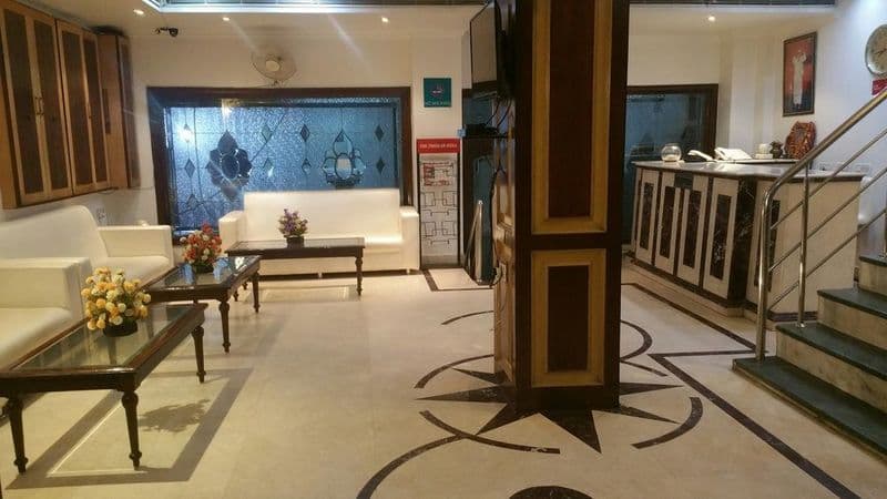 Hotel Paras International 5