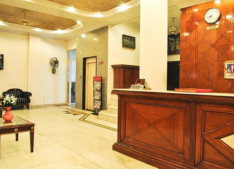 Capital O 2242 Hotel Yuvraj Deluxe 4