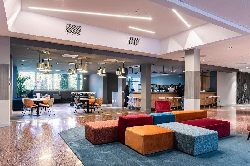 Quark Hotel 5