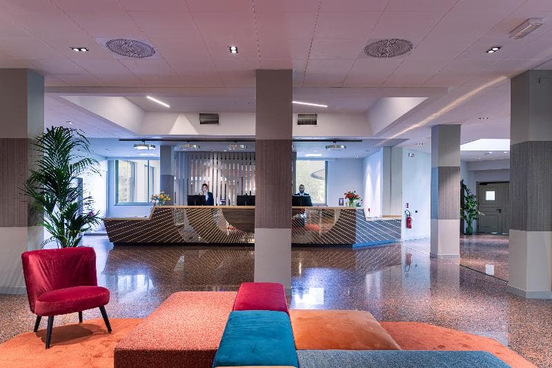 Quark Hotel 2