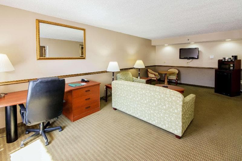 Quality Inn & Suites Conference Center 4