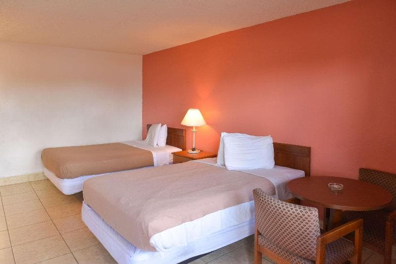 Econo Lodge North 2