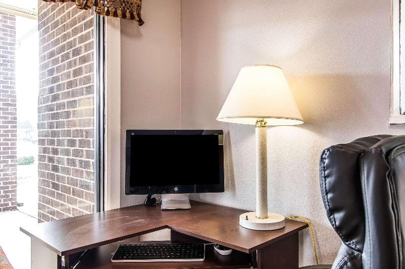 Econo Lodge Inn & Suites photo 1