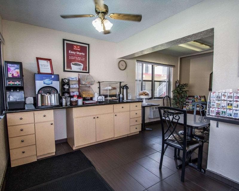 Econo Lodge Hollywood main