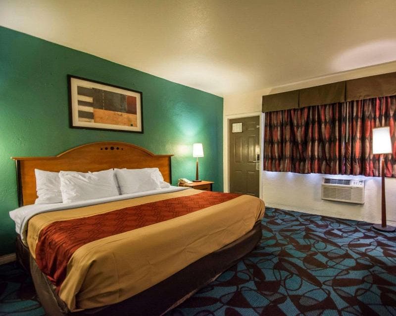 Econo Lodge Hollywood 5