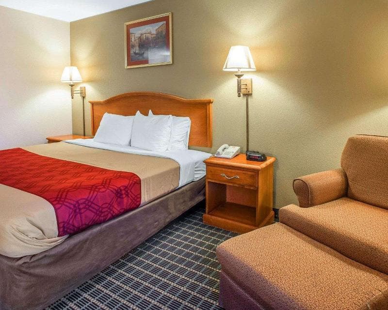 Econo Lodge 2