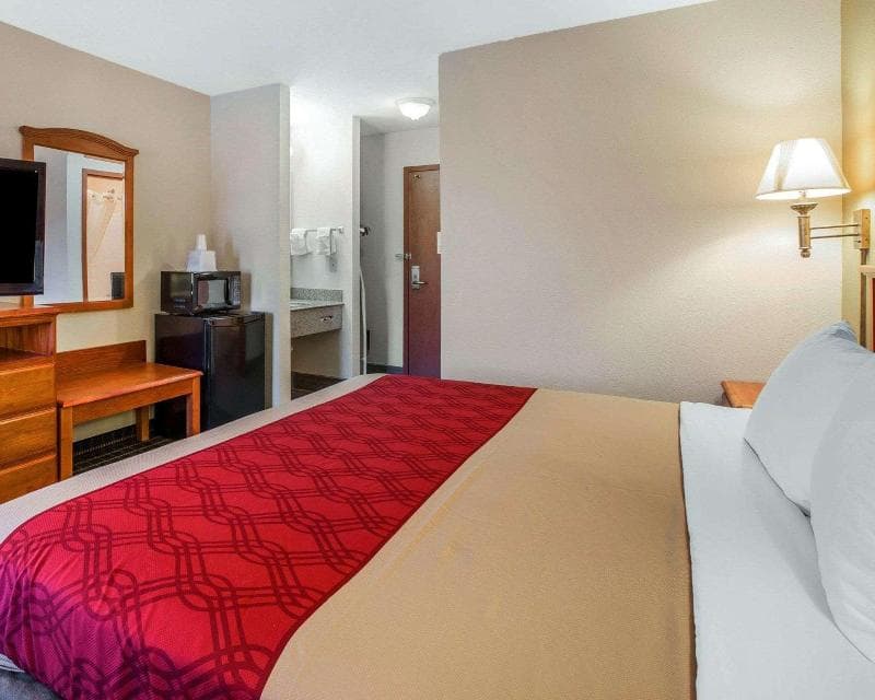 Econo Lodge 4