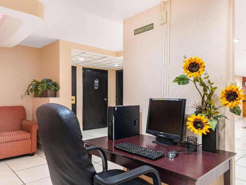 Quality Inn Orlando Airport photo 1