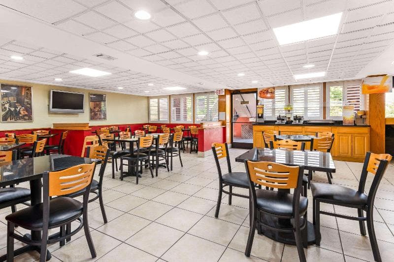 Quality Inn Orlando Airport 3