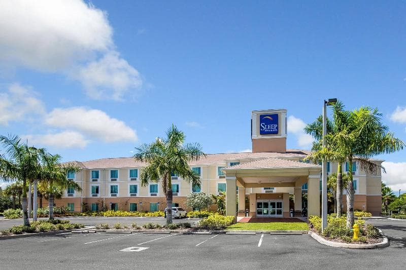Sleep Inn & Suites 4