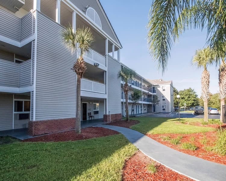 HomeTowne Studios Orlando South 4