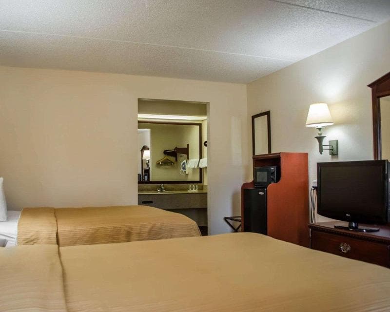 Quality Inn 4