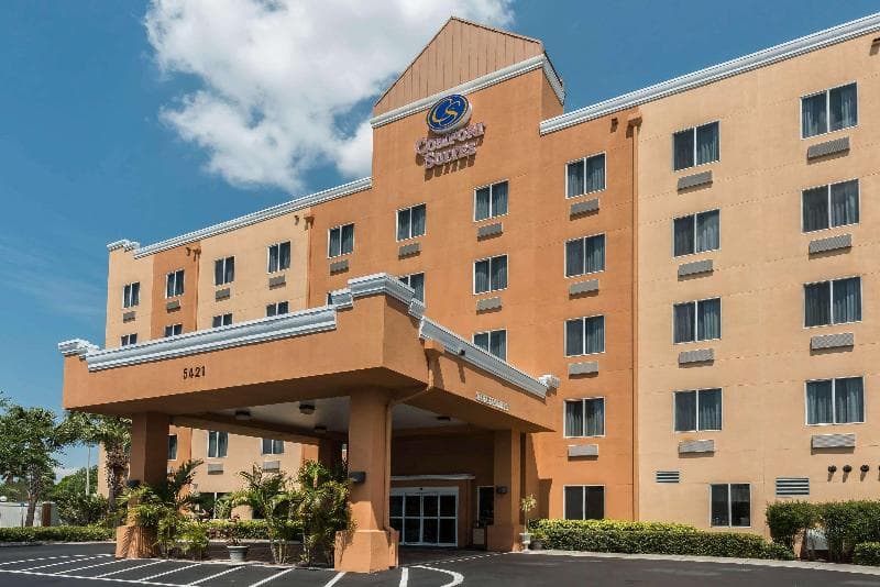 Comfort Suites Tampa Airport North 2