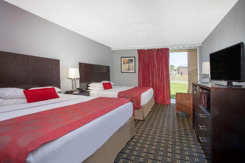 Ramada by Wyndham Davenport Orlando South 4