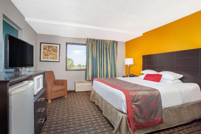 Ramada by Wyndham Davenport Orlando South 5