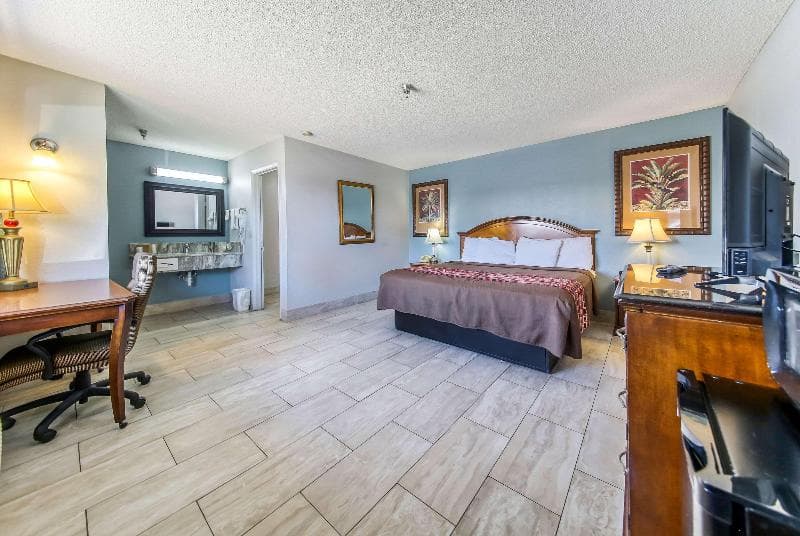 Rodeway Inn & Suites Haines City 2
