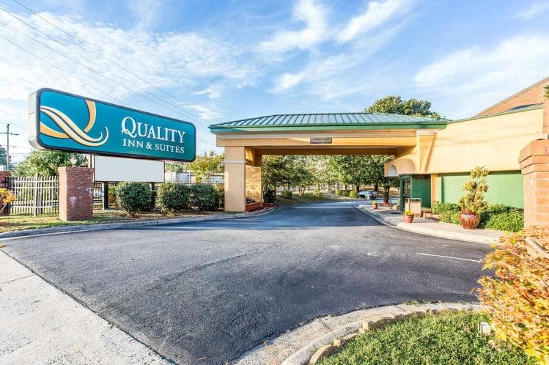 Quality Inn & Suites Coliseum 2