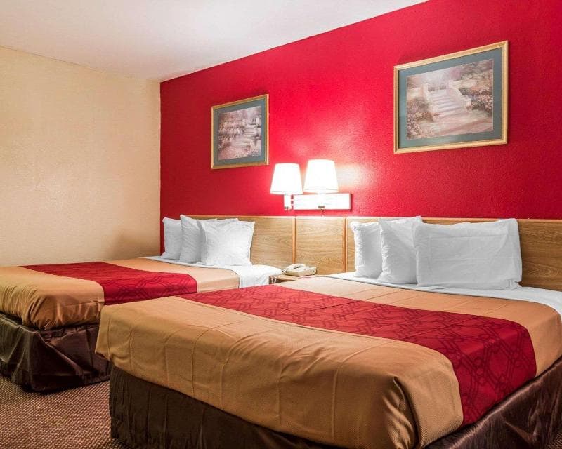 Econo Lodge 4