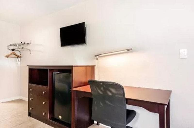 Rodeway Inn & Suites Fort Lauderdale Airport & Cruise Port 2
