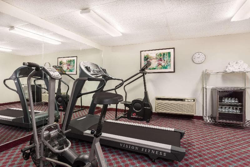 Baymont by Wyndham Fayetteville photo 1