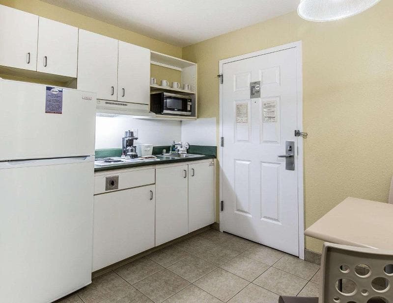 Suburban Studios Fort Myers Cape Coral photo 1