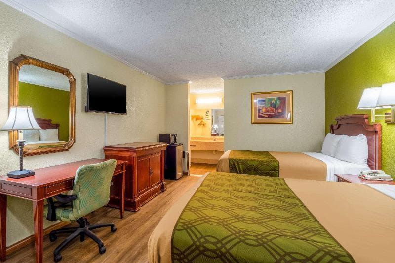 Rodeway Inn & Suites Fort Jackson photo 1
