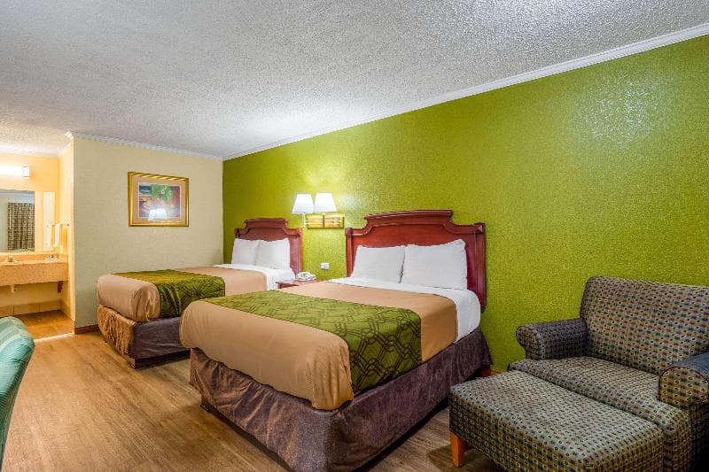 Rodeway Inn & Suites Fort Jackson 3