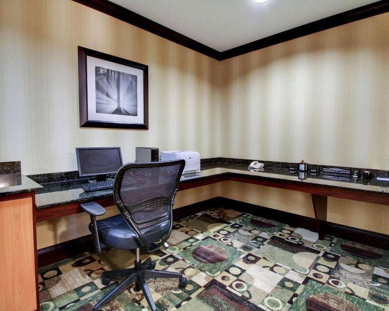 Comfort Suites photo 1