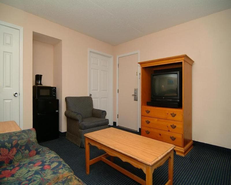 Ocean Crest Inn and Suites 3