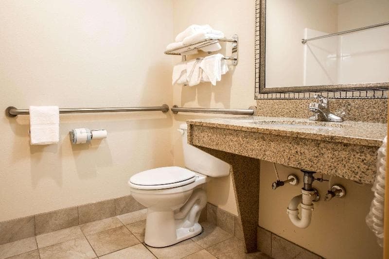 Comfort Inn & Suites Augusta 2