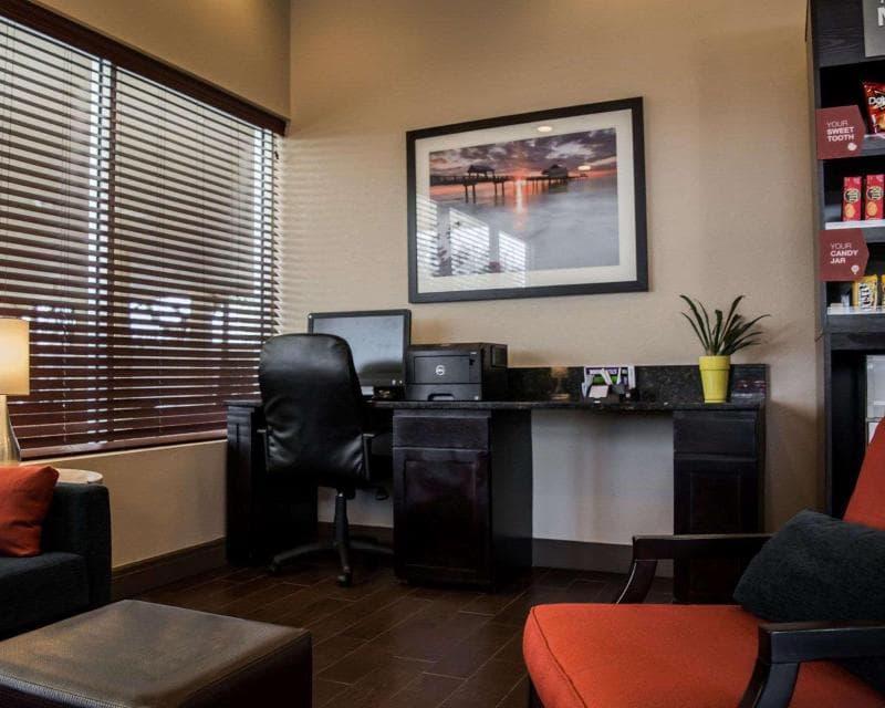 Comfort Suites Clearwater Bay photo 1